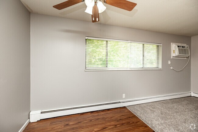 1BR, 1BA - 750 SF - Dining Room