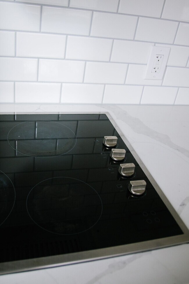 Photo - Hawthorne @ Ladd's - 1 & 2 Bedroom Apartment Homes