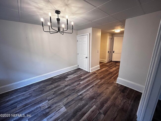 Photo - 2561 Rosselle St
