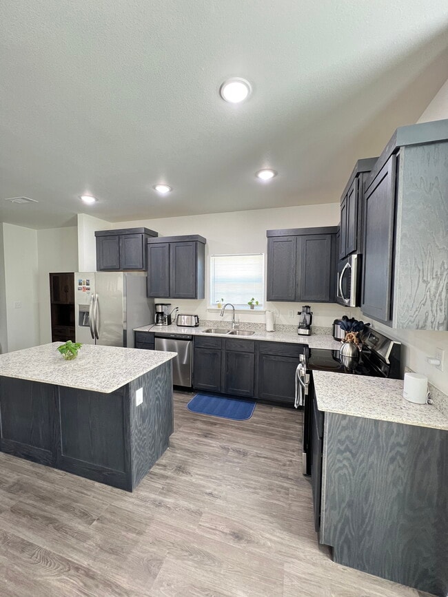 Photo - 1018 S Benchmark Ln