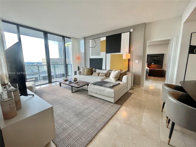 Photo - 88 SW 7th St Unidad 2404