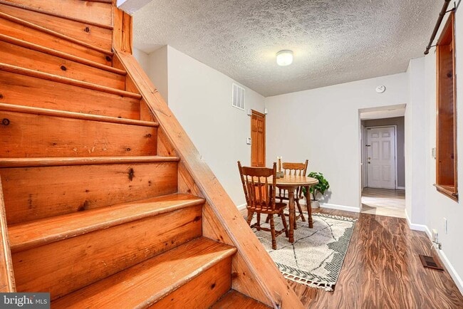 Photo - 1230 Wall St