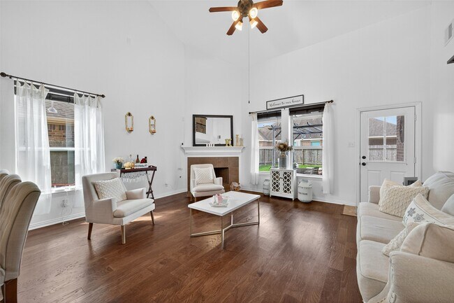 Photo - 2422 Blue Jay Ln