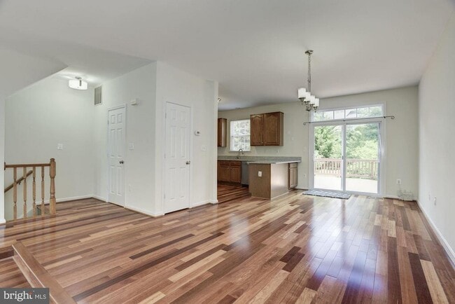 Photo - 21588 Bankbarn Terrace