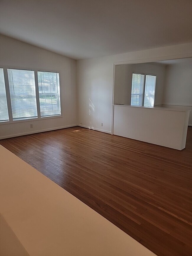 Photo - 3 bedroom 2 bathroom with 1 bedroom house in back