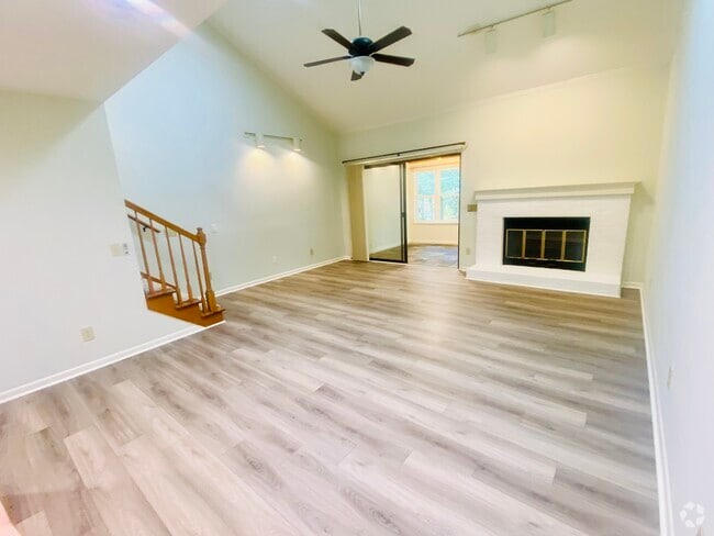 Building Photo - 1800 Eastwood Rd Rental