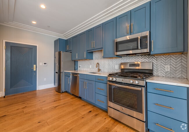 2 BR, 1 BA - 750 SQ FT