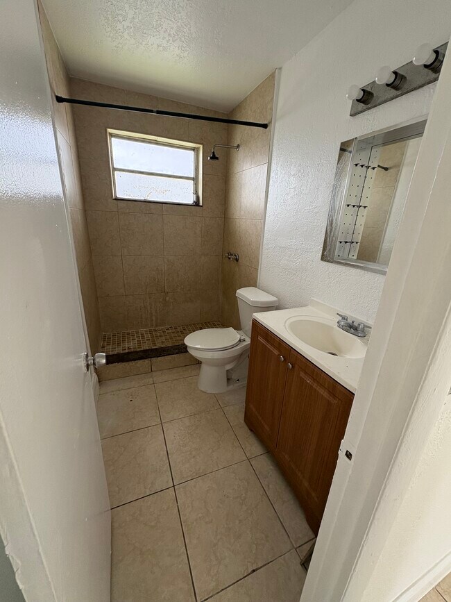 Photo - 310 Sharar Ave Unit #4