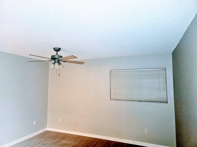 Master bedroom - 8300 Plaza Gate Ln Unit 1082