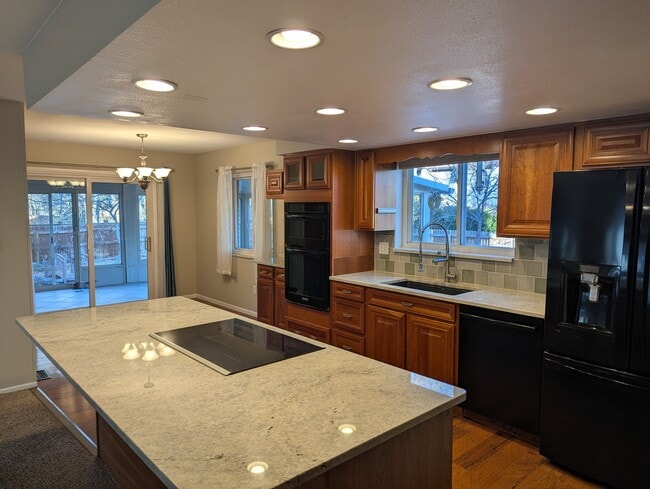 Photo - 582 S Everett Ct