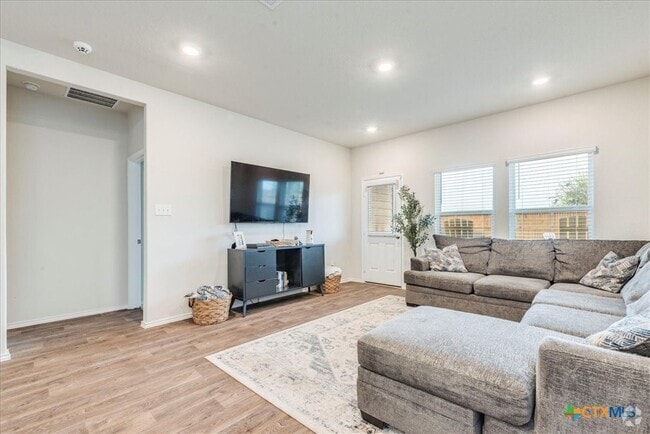 Building Photo - 2829 Brogan Creek Rental
