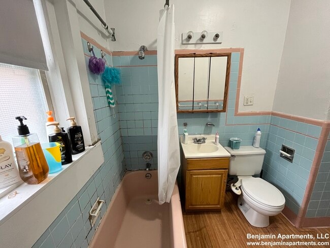 Photo - 1583 Beacon St