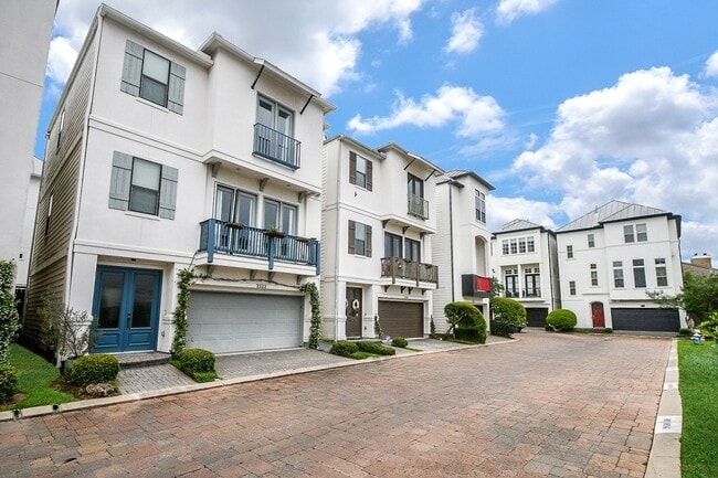 Building Photo - 2222 Hilshire Lake Dr