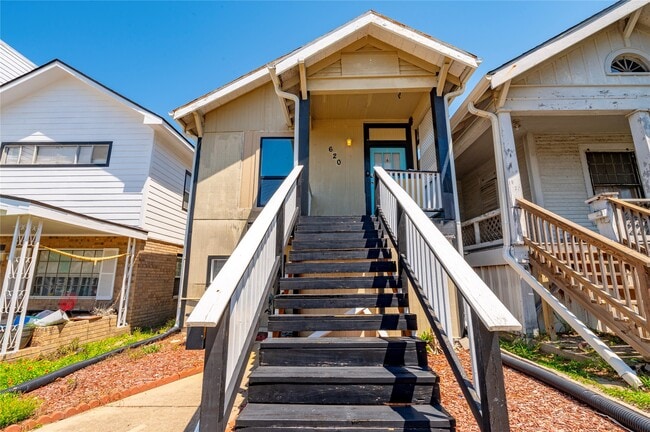 Photo - 620 Avenue H