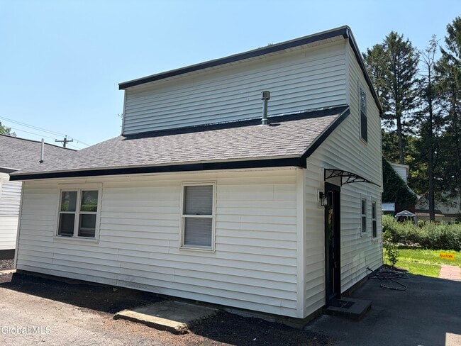 Building Photo - 905 Balltown Rd Unit (Rear)