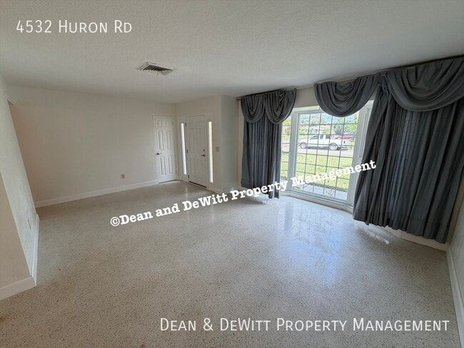 Photo - 4532 Huron Rd