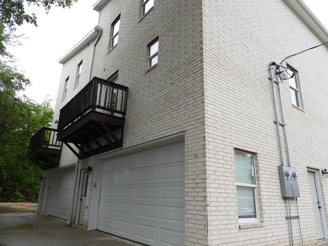 Photo - 615 E Word Ave