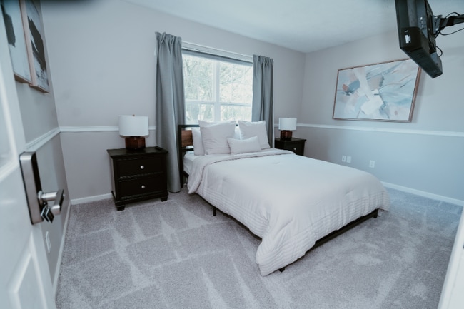 Building Photo - 5860 Newhall Dr Rental
