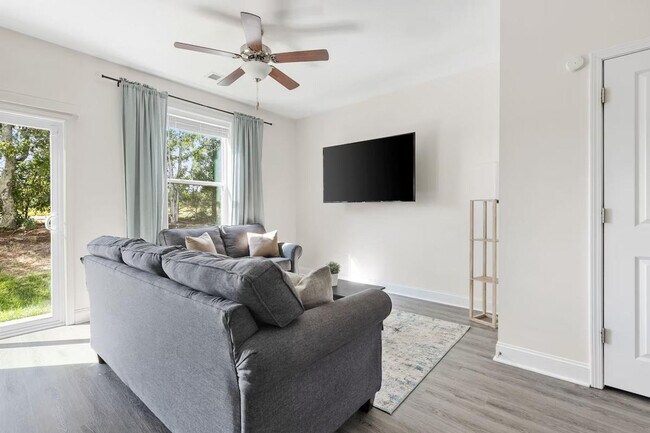 Building Photo - 739 Jacobs Millpond Rd Unit ID1340517P