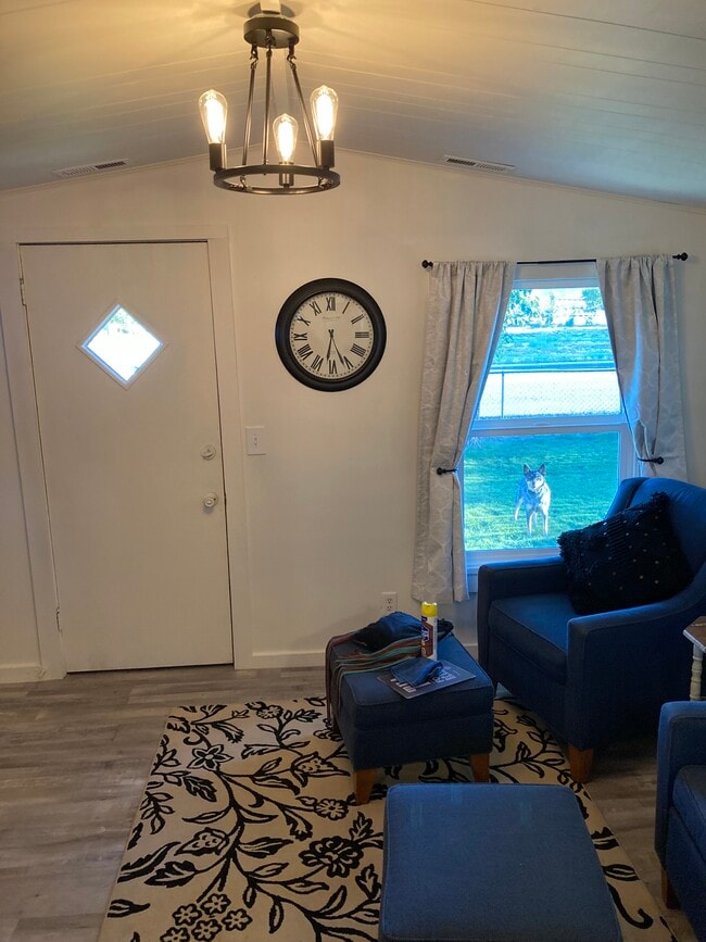 Photo - 405 W Aspen Ave