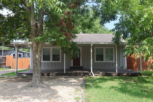 Photo - 1011 Randall St House