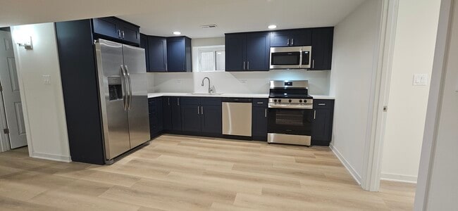 Building Photo - 3432 W Hirsch St Unit 2 BR Garden