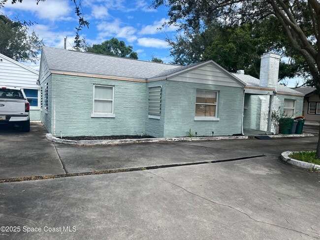 Building Photo - 510 E Strawbridge Ave