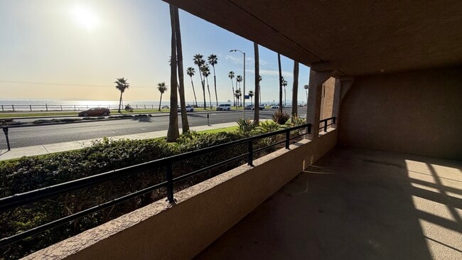 Building Photo - 1200 Pacific Coast Hwy Unit 117