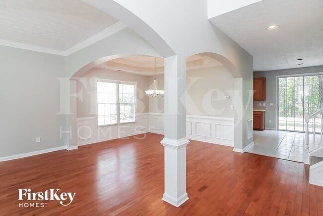 Photo - 3480 Northfield Way