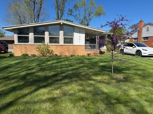 Photo - 17441 Pershing St House