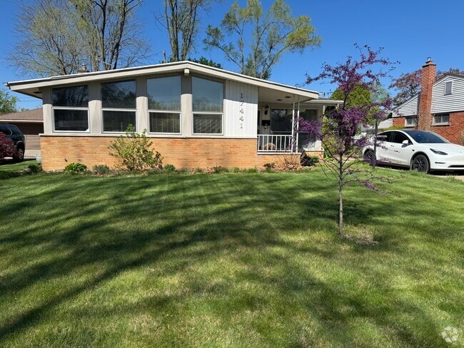 Building Photo - 17441 Pershing St Rental