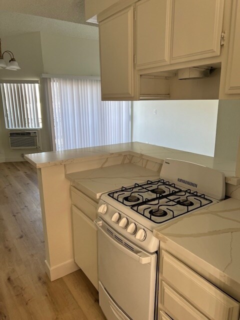 Photo - 6827 Whitsett Ave Apartamentos