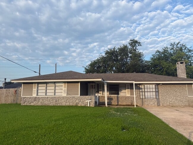 IMMEDIATE MOVE IN - IMMEDIATE MOVE IN House