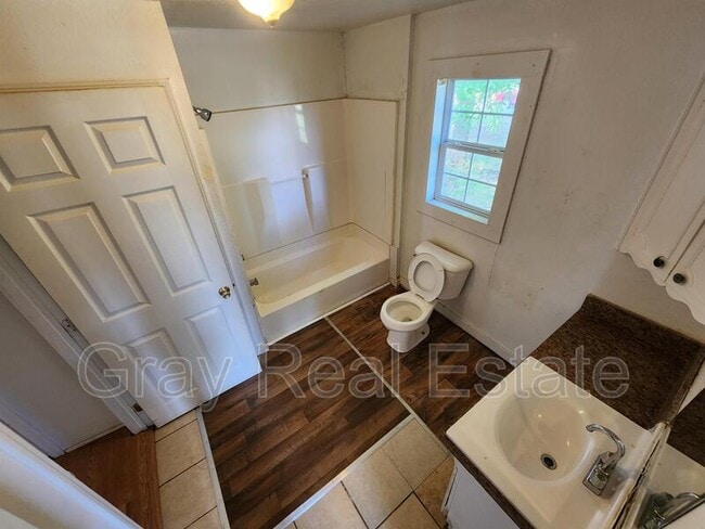 Photo - 400 N Division St