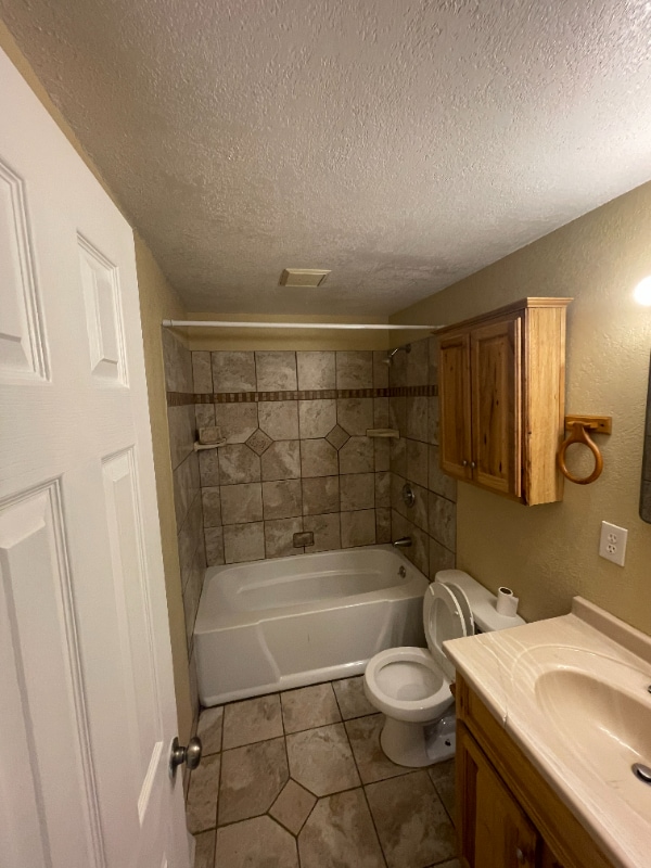 Building Photo - 1075 Winona Dr