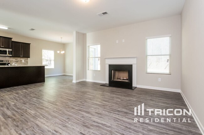 Photo - 357 Hawthorn Dr