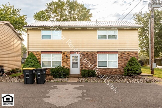 Building Photo - 922-924-926-928 East Avenue Unit 922 East Avenue Rental