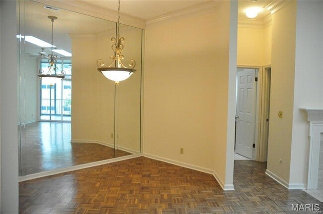 Photo - 4540 Laclede Ave Unit 304