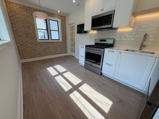 Photo - 5016 N Lawndale Ave Unit 1R