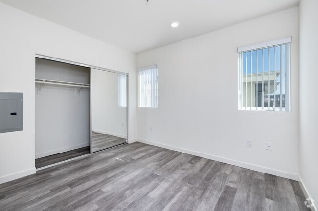 1BD, 1BA - 584SF - Bedroom