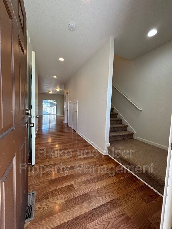 Photo - 345 Norway St NE