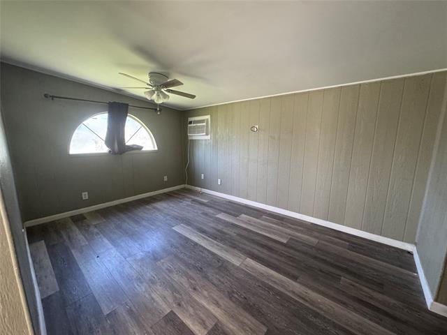 Photo - 202 W Tarrant St