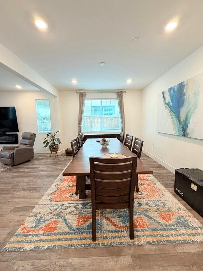 Photo - 6734 Ishan St