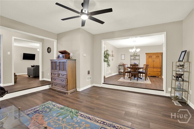 Photo - 299 Kennington Dr