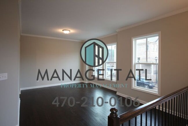 Photo - A gorgeous townhouse in the Suwanee Walk n...