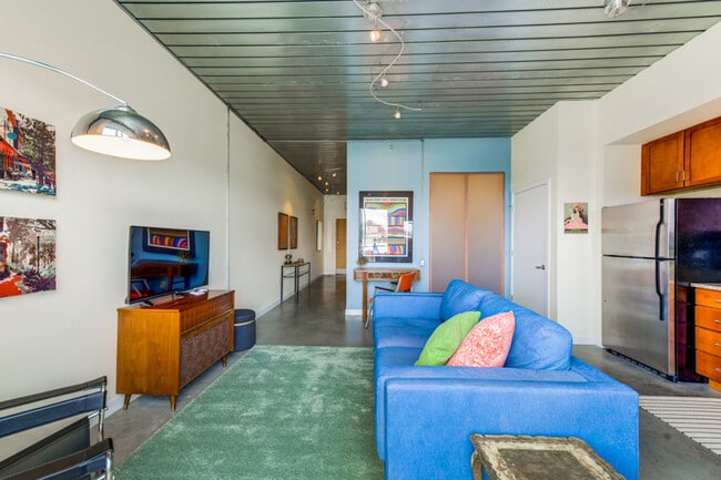 Photo - 620 Glen Iris Dr NE