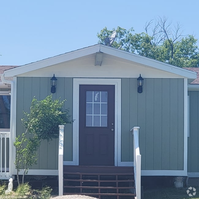 Building Photo - 5825 Meridian Rd Rental