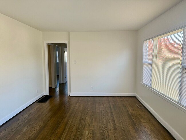 Photo - Three bedroom, 1.5 bath house in Burlington