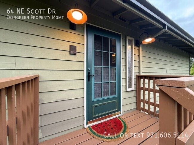 Photo - 64 NE Scott Dr