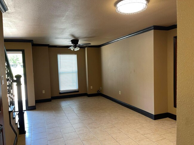 Photo - 680 Sycamore St Unit 1